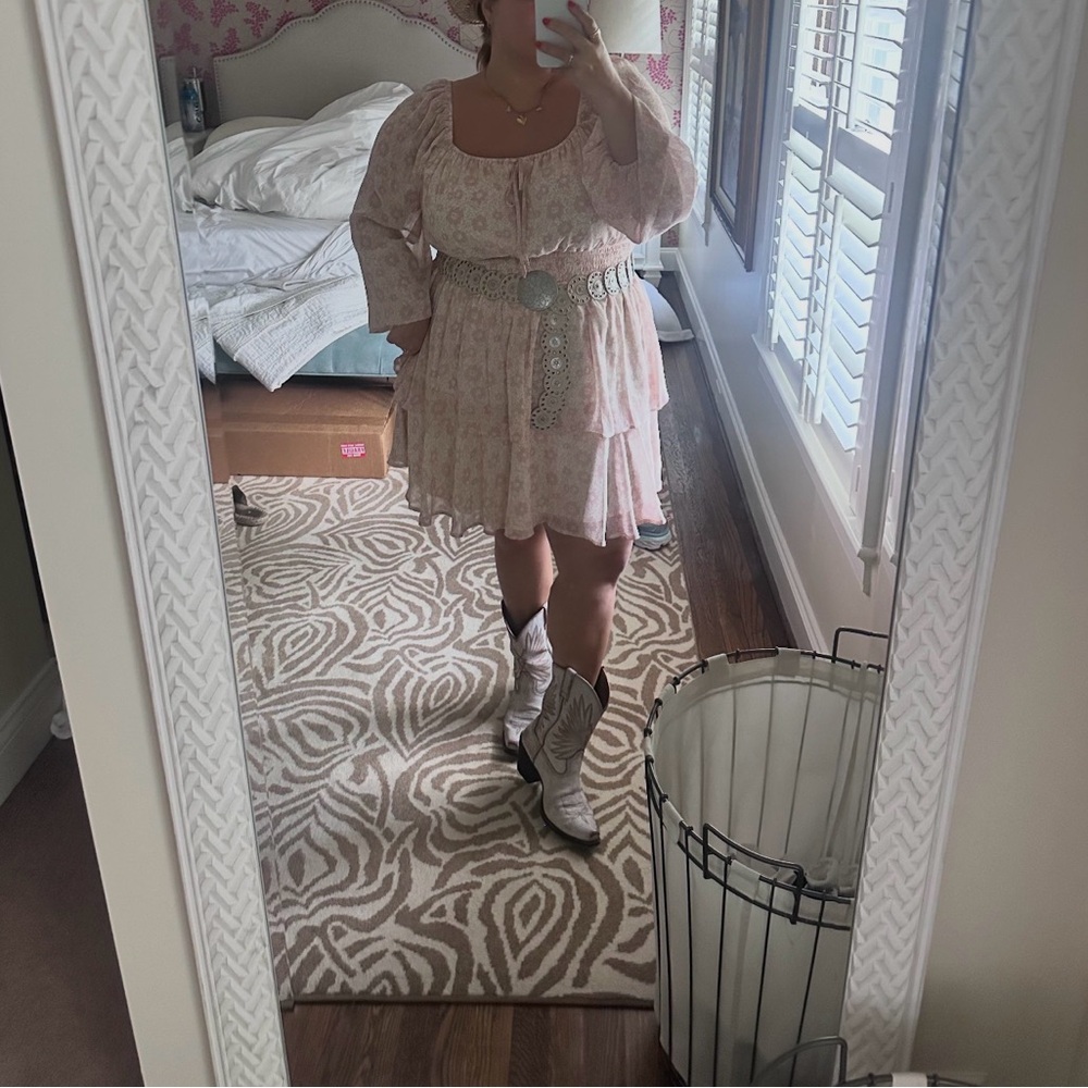 ARULA Light Pink Floral Mini Dress